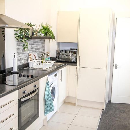 Cozy And Charming - 1 Bedroom Apartment - Free Parking, Transit Links, Close To Stadiums Manchester Exteriör bild