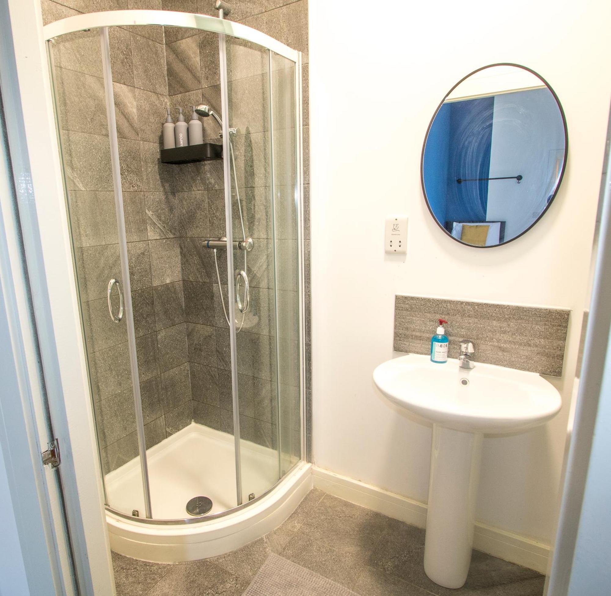 Cozy And Charming - 1 Bedroom Apartment - Free Parking, Transit Links, Close To Stadiums Manchester Exteriör bild